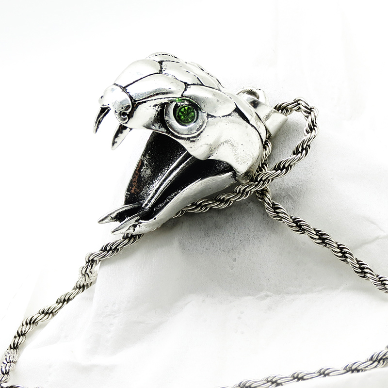 バイパーのペンダントネックレス、魔法学校コスプレ、モンスター - Cobra Extruder のレビューと価格